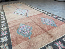 Load image into Gallery viewer, Moroccan Berber Rug - Vintage Rug 15
