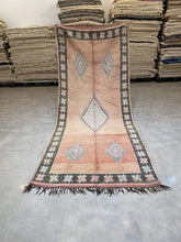 Load image into Gallery viewer, Moroccan Berber Rug - Vintage Rug 15
