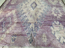 Load image into Gallery viewer, Moroccan Berber Rug - Vintage Rug 2
