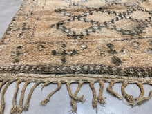 Load image into Gallery viewer, Moroccan Berber Rug - Vintage Rug 6
