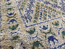 Load image into Gallery viewer, Moroccan Berber Rug - Vintage Rug 7

