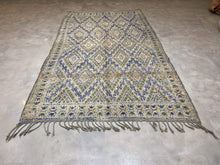 Load image into Gallery viewer, Moroccan Berber Rug - Vintage Rug 7
