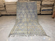 Load image into Gallery viewer, Moroccan Berber Rug - Vintage Rug 7
