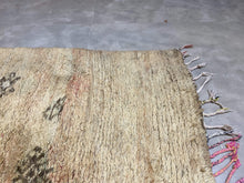 Load image into Gallery viewer, Moroccan Berber Rug - Vintage Rug 8
