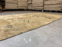 Load image into Gallery viewer, Moroccan Berber Rug - Vintage Rug 8
