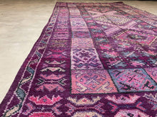 Load image into Gallery viewer, Moroccan Berber Rug - Vintage Rug 9
