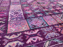 Load image into Gallery viewer, Moroccan Berber Rug - Vintage Rug 9
